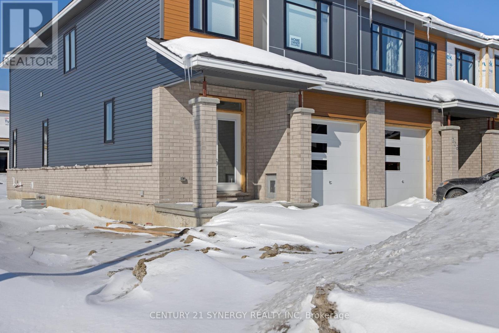 708 Taliesin Crescent, Ottawa, Ontario  K2S 2K6 - Photo 3 - X12657434