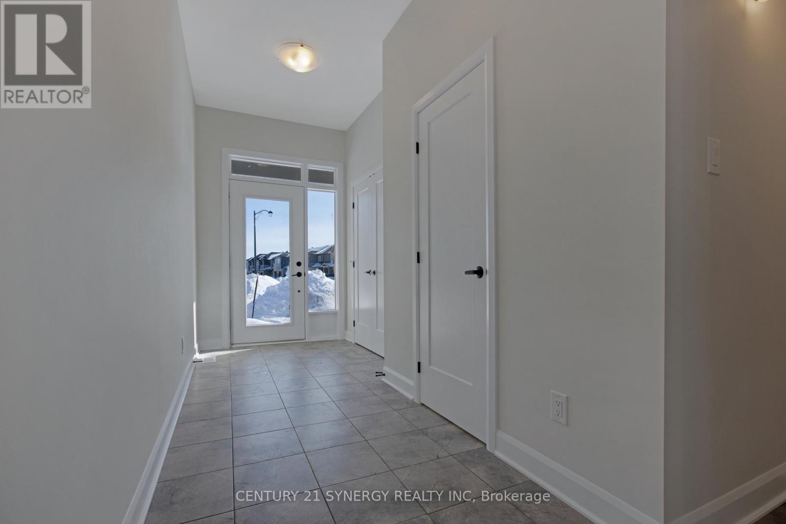 708 Taliesin Crescent, Ottawa, Ontario  K2S 2K6 - Photo 4 - X12657434