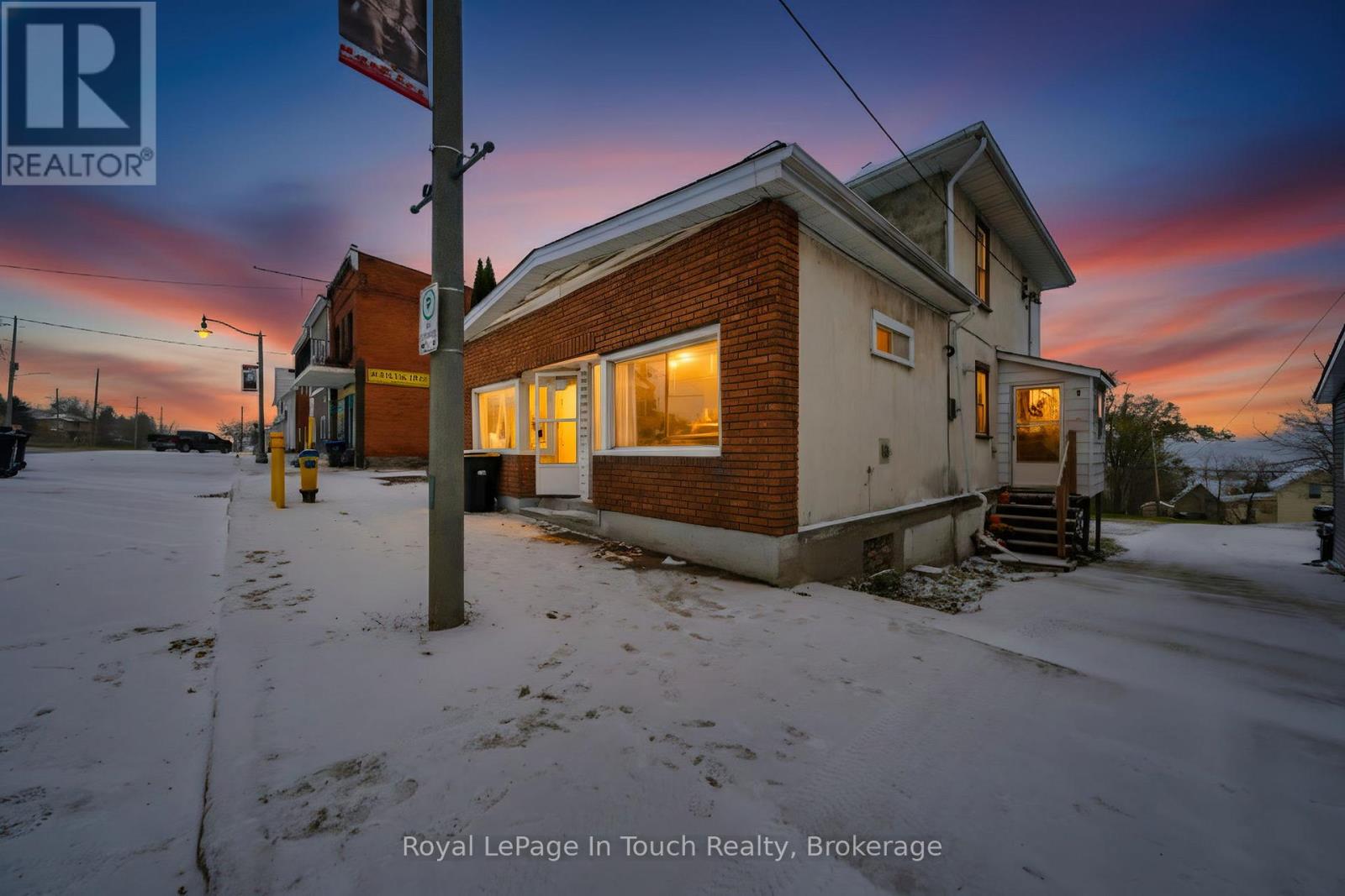 A - 7 Robert Street W, Penetanguishene, Ontario  L9M 1T9 - Photo 1 - S12533434