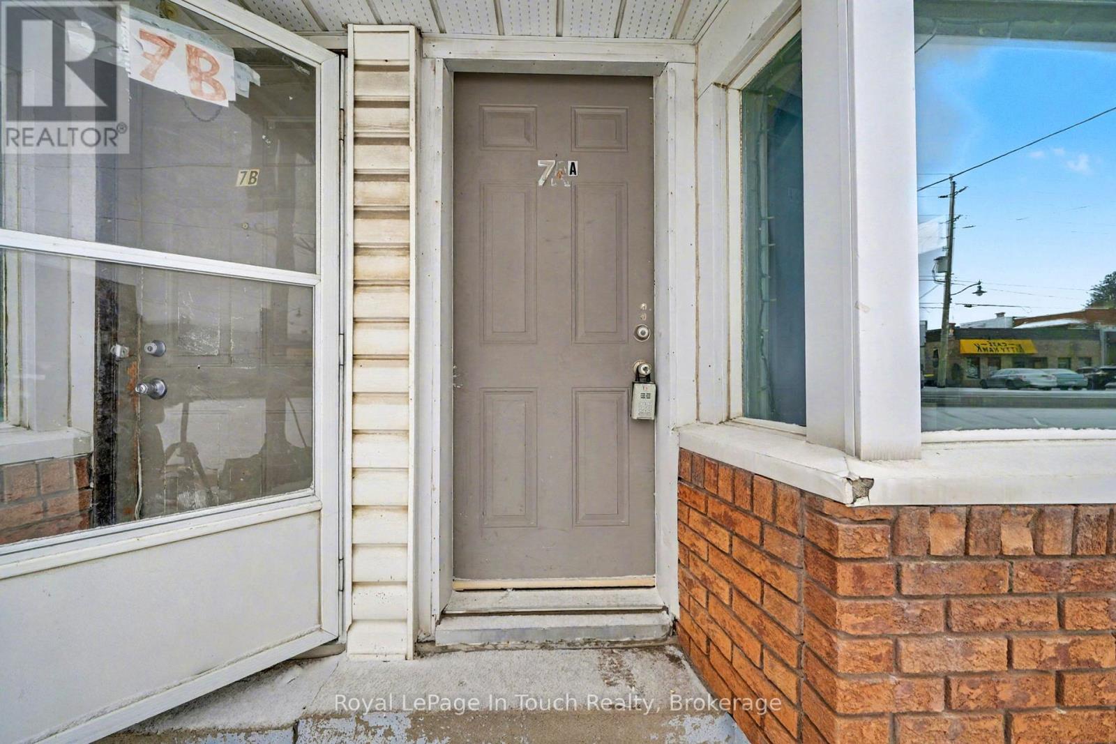 A - 7 Robert Street W, Penetanguishene, Ontario  L9M 1T9 - Photo 3 - S12533434