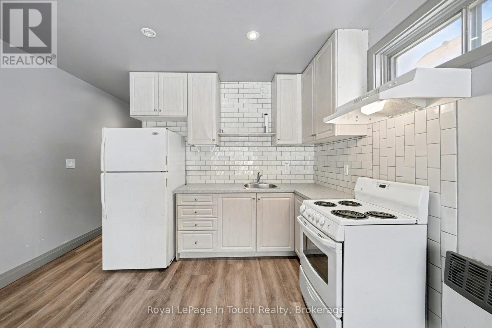 A - 7 Robert Street W, Penetanguishene, Ontario  L9M 1T9 - Photo 8 - S12533434