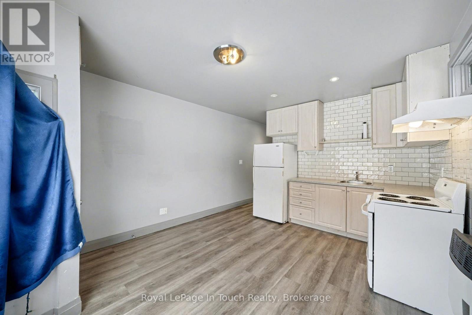 A - 7 Robert Street W, Penetanguishene, Ontario  L9M 1T9 - Photo 7 - S12533434