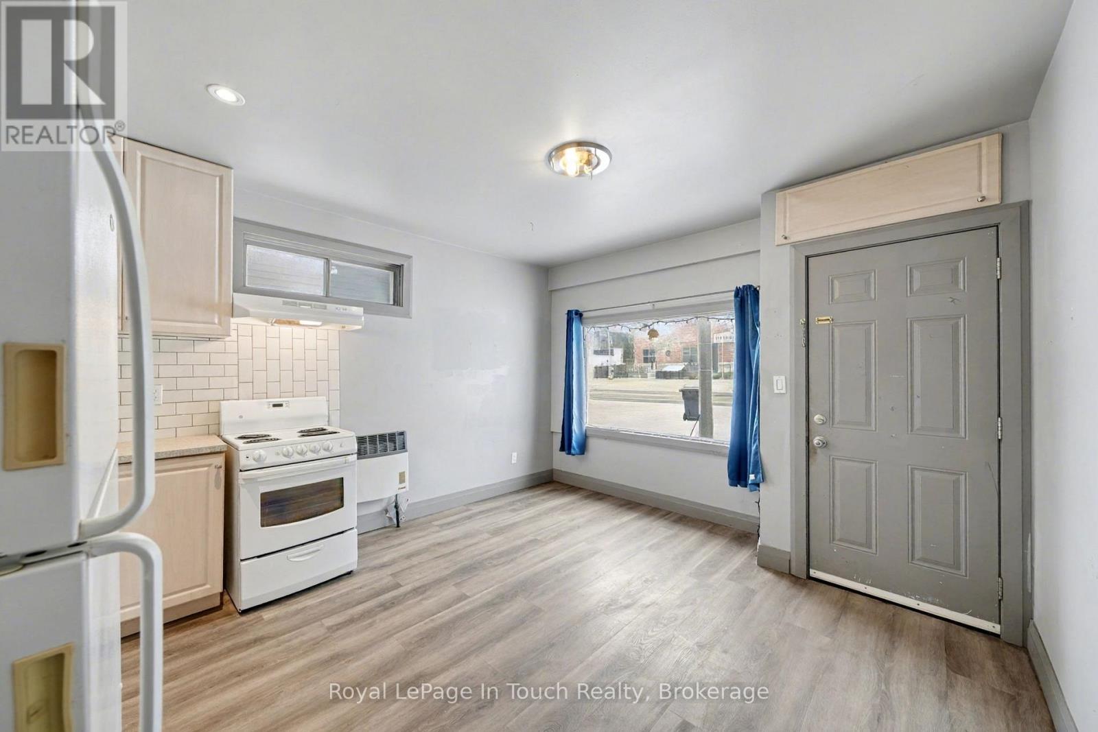 A - 7 Robert Street W, Penetanguishene, Ontario  L9M 1T9 - Photo 5 - S12533434