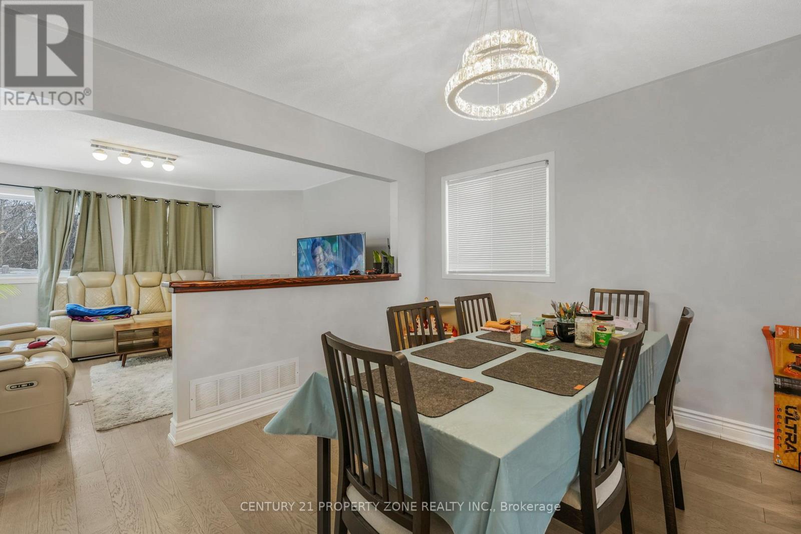 59 Richwood Crescent, Brampton, Ontario  L6X 4K7 - Photo 8 - W12651588