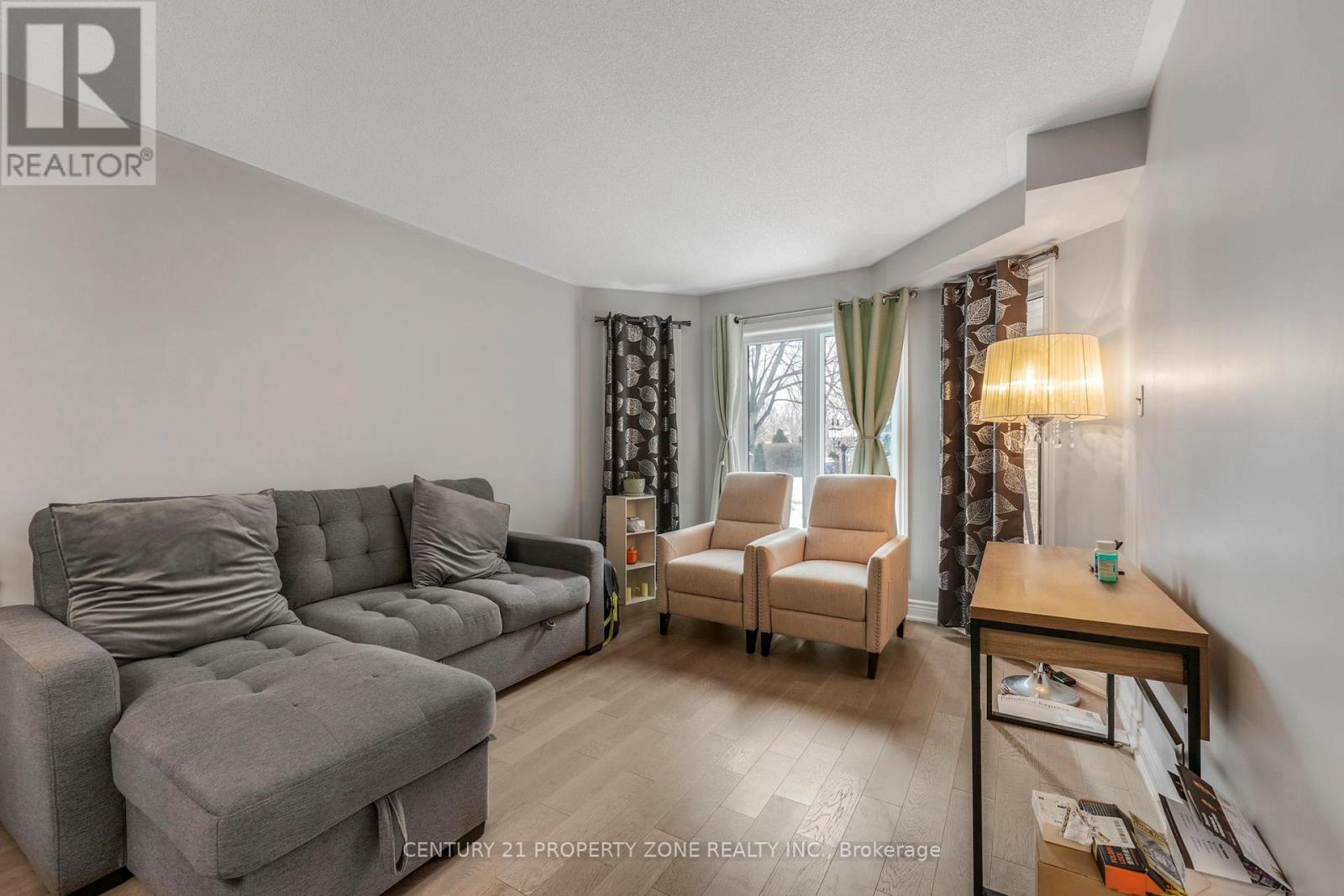 59 Richwood Crescent, Brampton, Ontario  L6X 4K7 - Photo 5 - W12651588