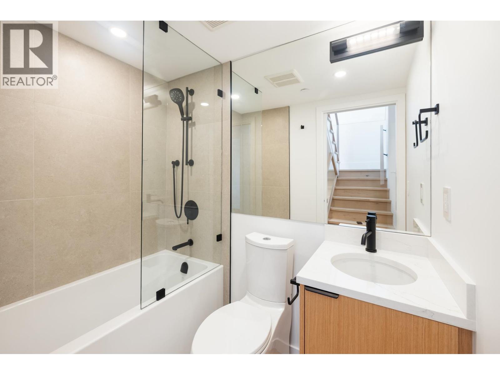 265 W 6th Street, North Vancouver, British Columbia  V7M 1K7 - Photo 9 - R3075452