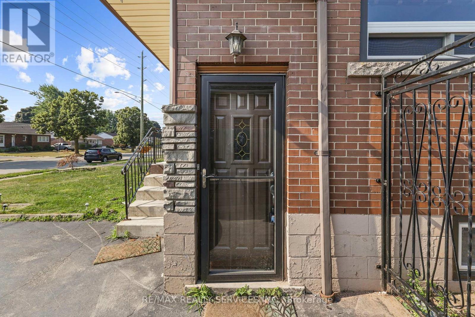 368 Upper Kenilworth Avenue, Hamilton, Ontario  L8T 4G5 - Photo 4 - X12657442