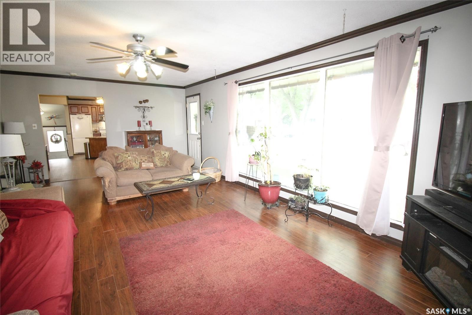 724 4th Street E, Shaunavon, Saskatchewan  S0N 2M0 - Photo 9 - SK026049