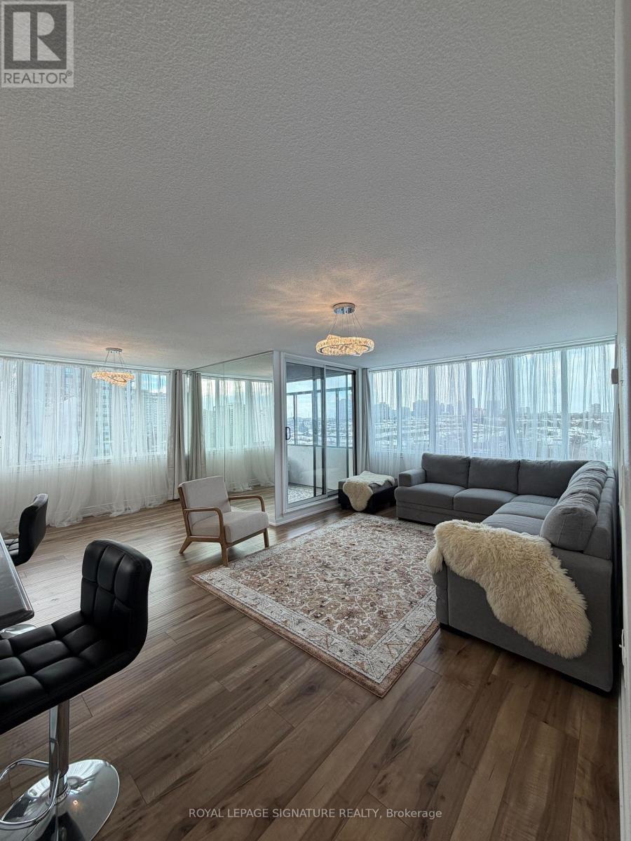 1016 - 1320 Mississauga Valley Boulevard, Mississauga, Ontario L5A 3R6 - Photo 2 - W12655786