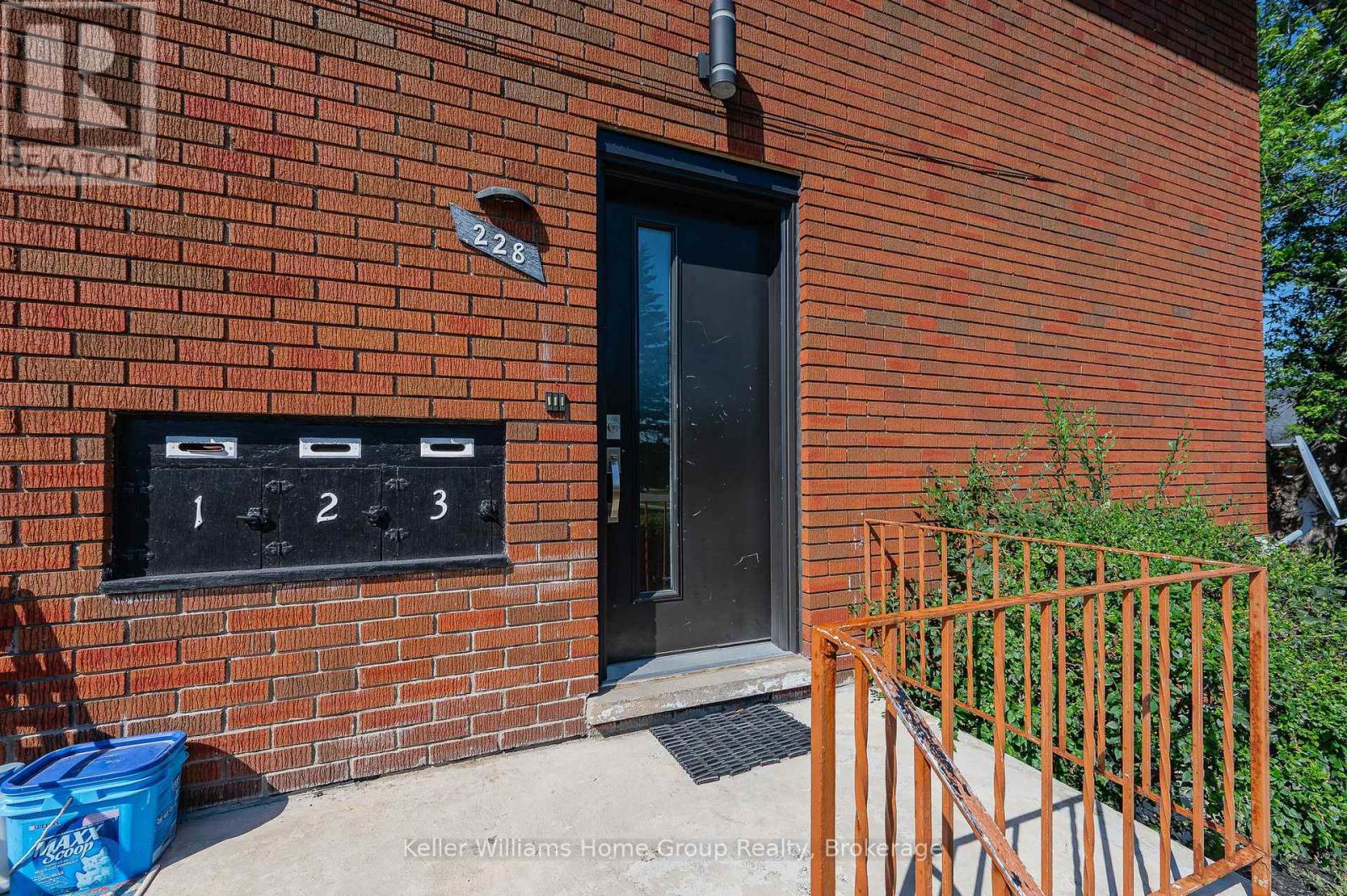 228 Connaught Street, Kitchener, Ontario  N2C 1B3 - Photo 4 - X12657504