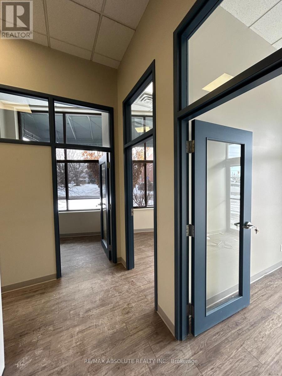 102 - 31 Northside Road, Ottawa, Ontario K2H 8S1 - Photo 3 - X12657464