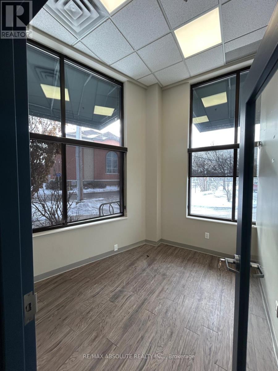 102 - 31 Northside Road, Ottawa, Ontario K2H 8S1 - Photo 4 - X12657464