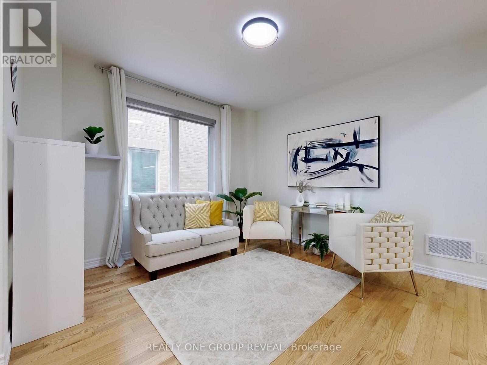 58 Busato Drive, Whitchurch-Stouffville, Ontario  L4A 4V4 - Photo 4 - N12454645