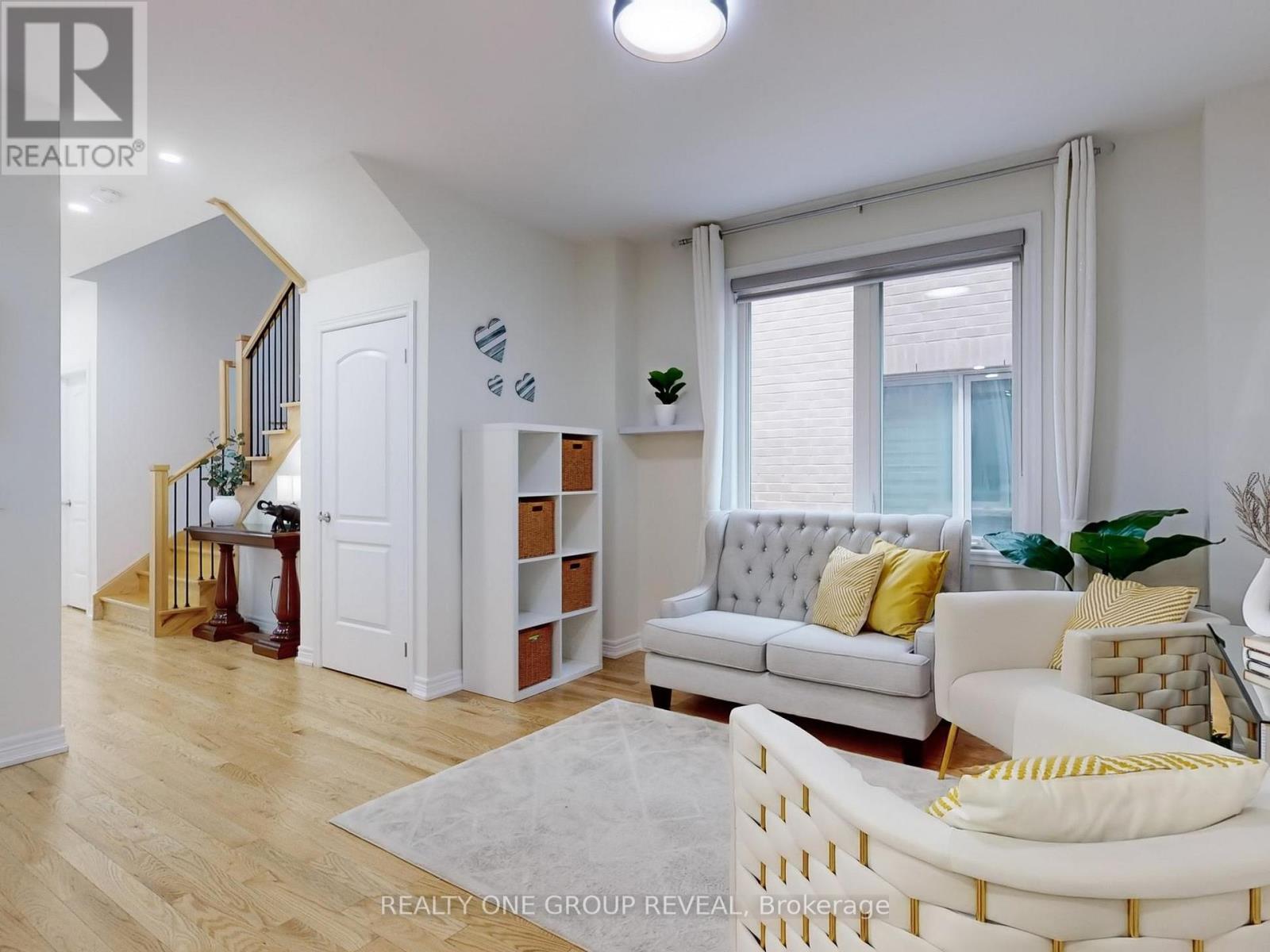 58 Busato Drive, Whitchurch-Stouffville, Ontario  L4A 4V4 - Photo 5 - N12454645