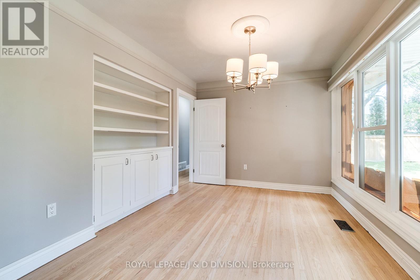 7079 Second Line W, Mississauga, Ontario  L5W 1A1 - Photo 15 - W12404501