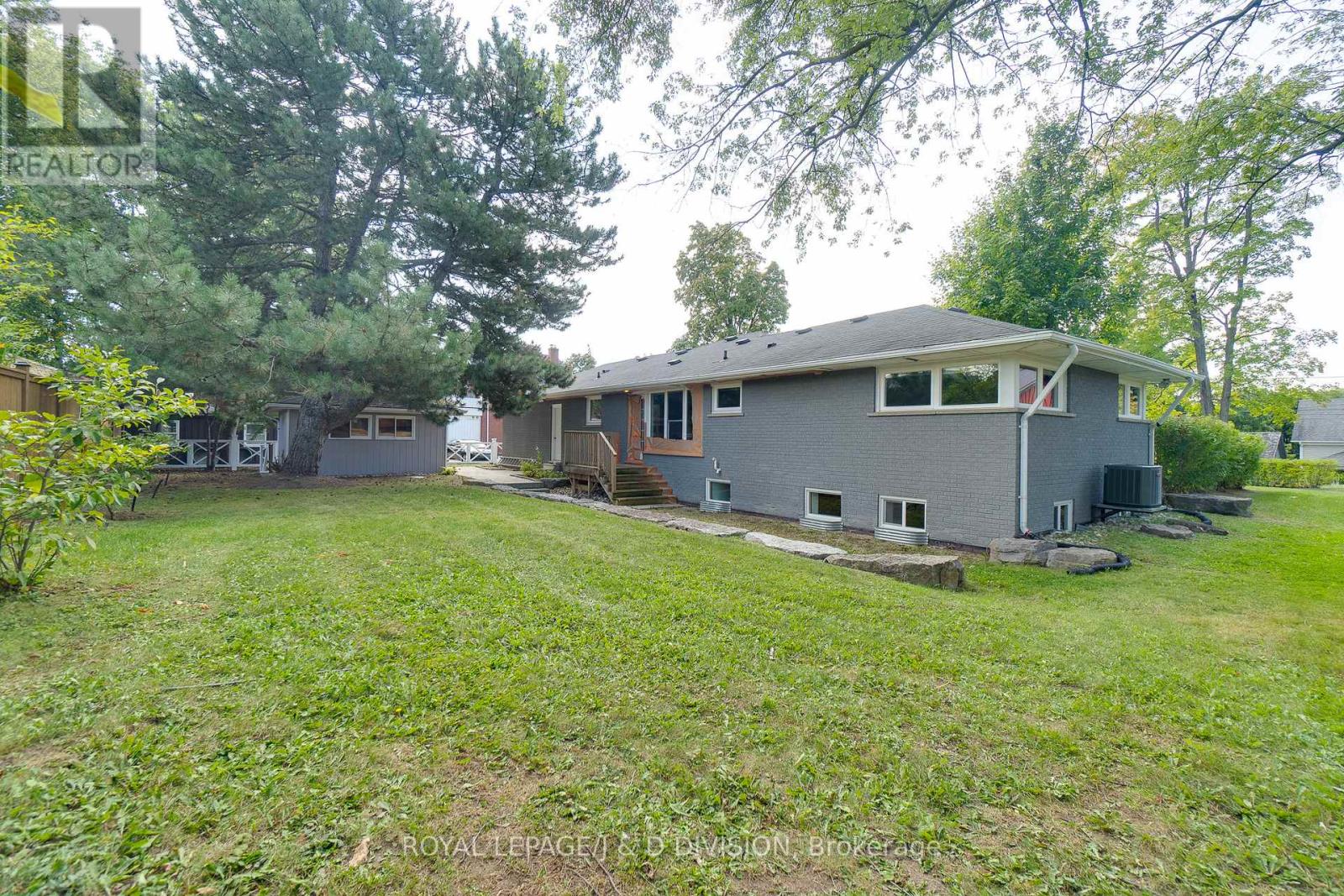 7079 Second Line W, Mississauga, Ontario  L5W 1A1 - Photo 36 - W12404501