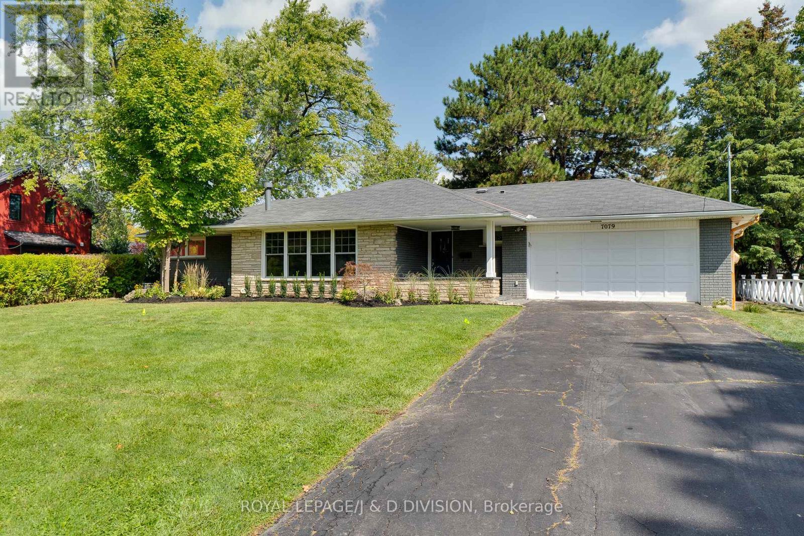 7079 Second Line W, Mississauga, Ontario  L5W 1A1 - Photo 1 - W12404501