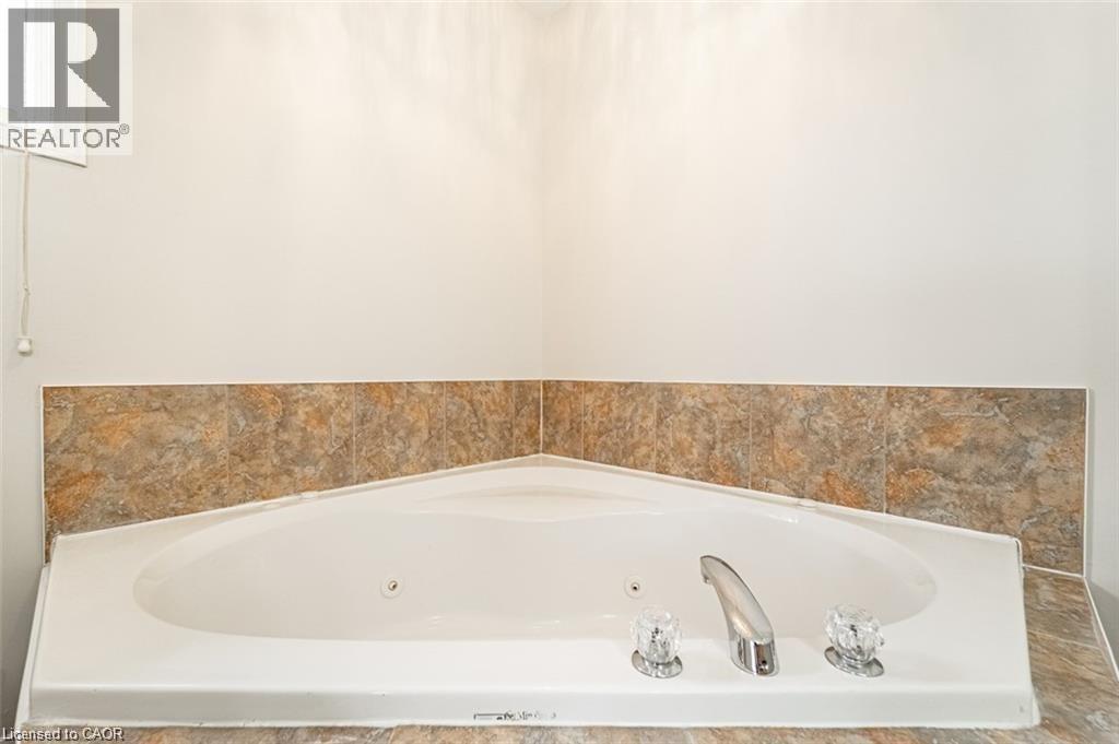 12 Shadetree Crescent Unit# 1, Stoney Creek, Ontario  L8J 3X2 - Photo 16 - 40795587