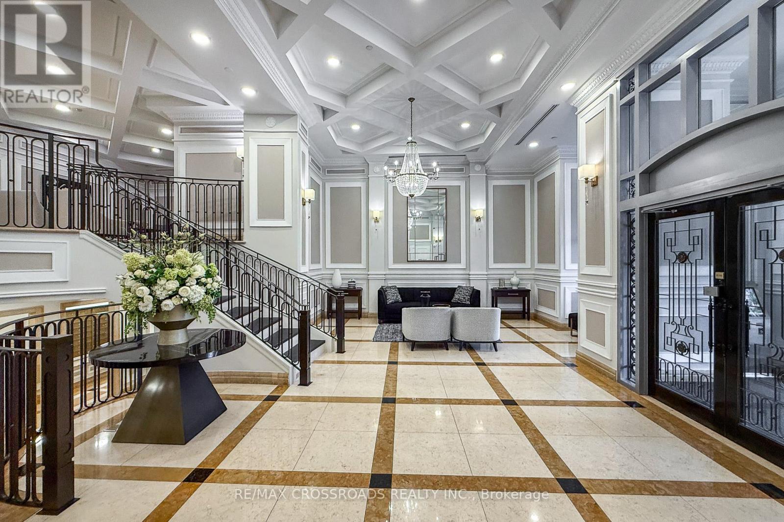 210 - 10 Old York Mills Road, Toronto, Ontario  M2P 2G9 - Photo 2 - C12657522