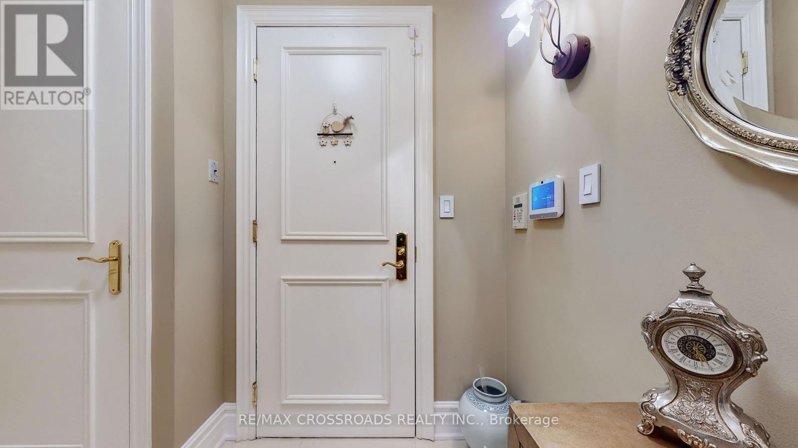 210 - 10 Old York Mills Road, Toronto, Ontario  M2P 2G9 - Photo 6 - C12657522