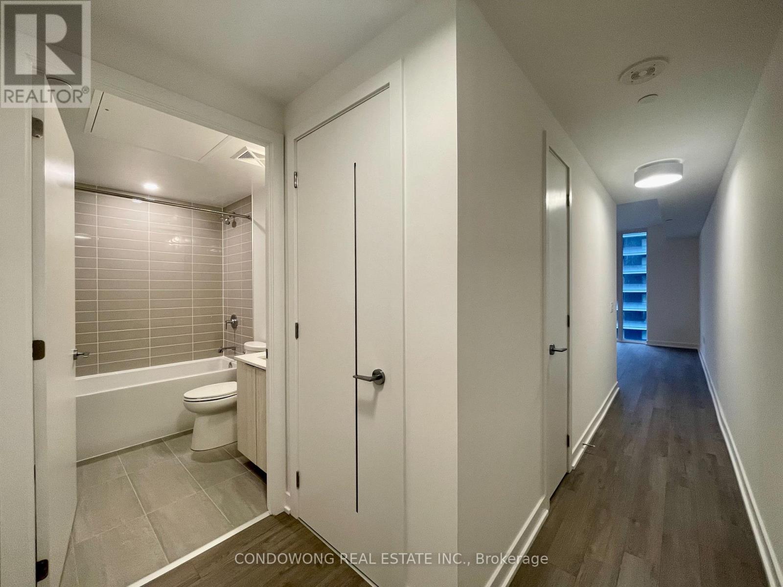 2004 - 357 King Street W, Toronto, Ontario  M5V 0S7 - Photo 2 - C12657544