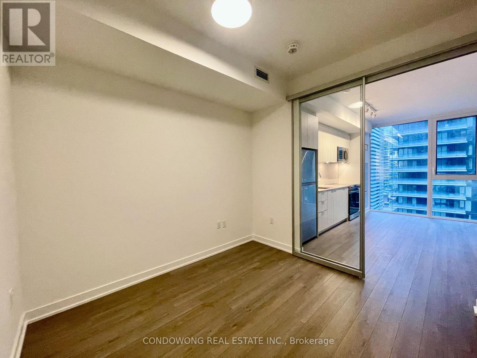 2004 - 357 King Street W, Toronto, Ontario  M5V 0S7 - Photo 7 - C12657544