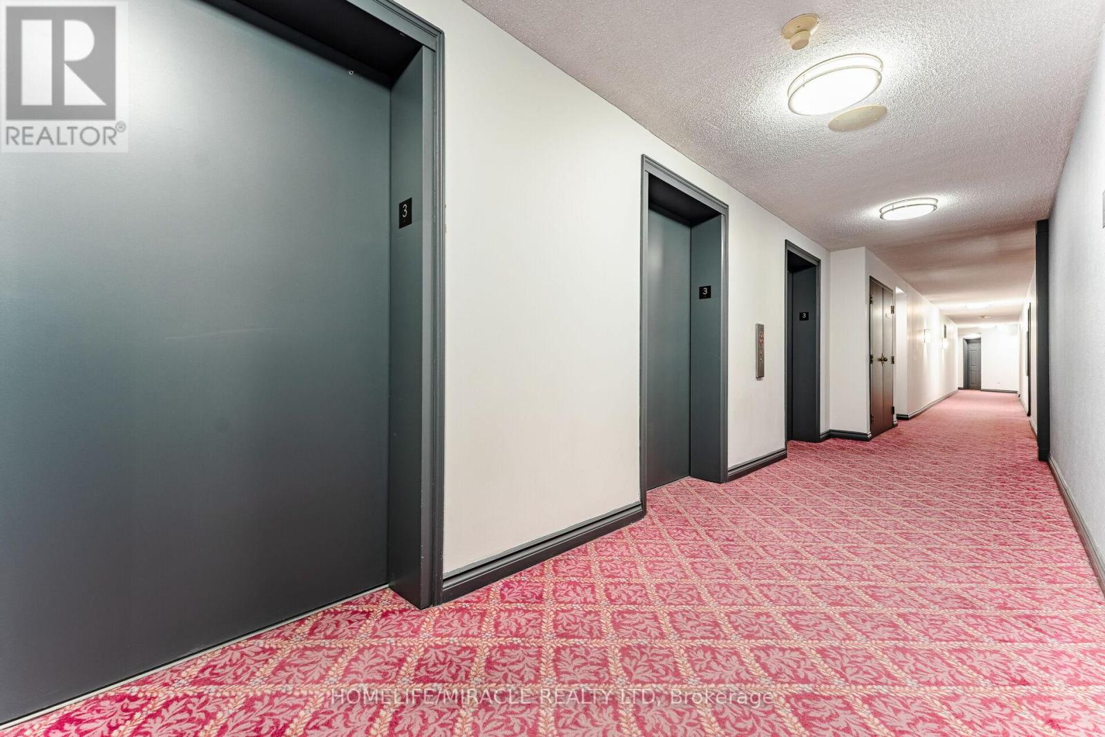 318 - 250 Webb Drive, Mississauga, Ontario  L5B 3Z4 - Photo 10 - W12657466