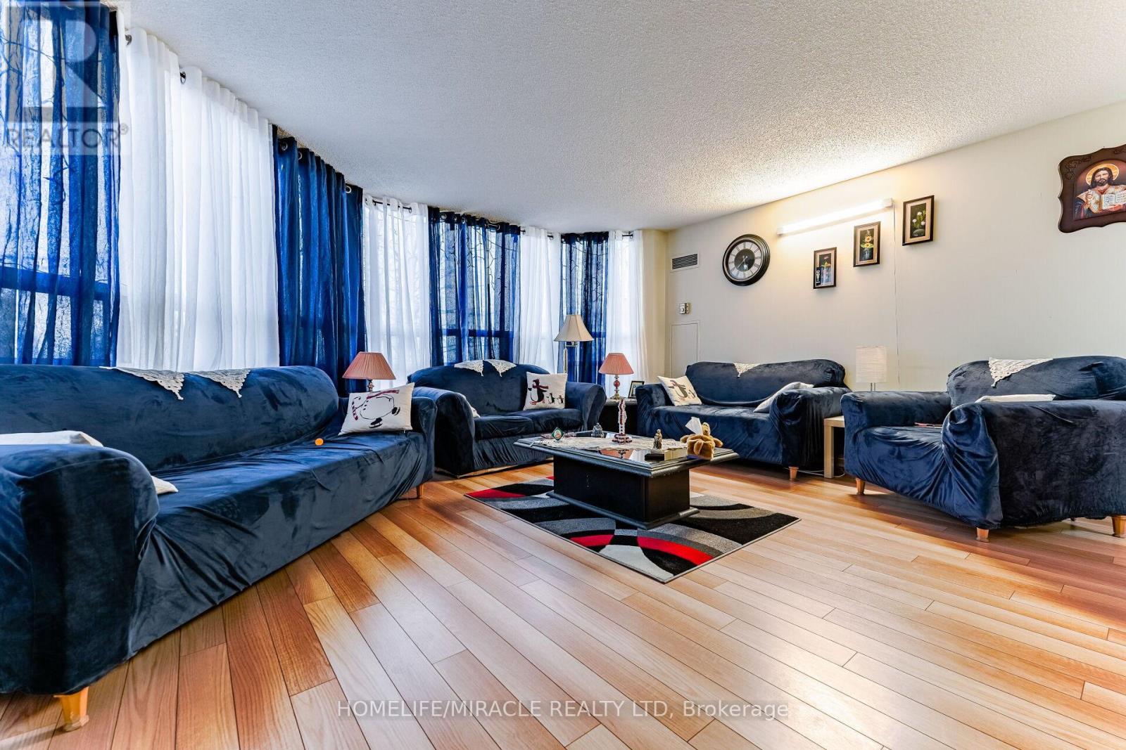 318 - 250 Webb Drive, Mississauga, Ontario  L5B 3Z4 - Photo 13 - W12657466