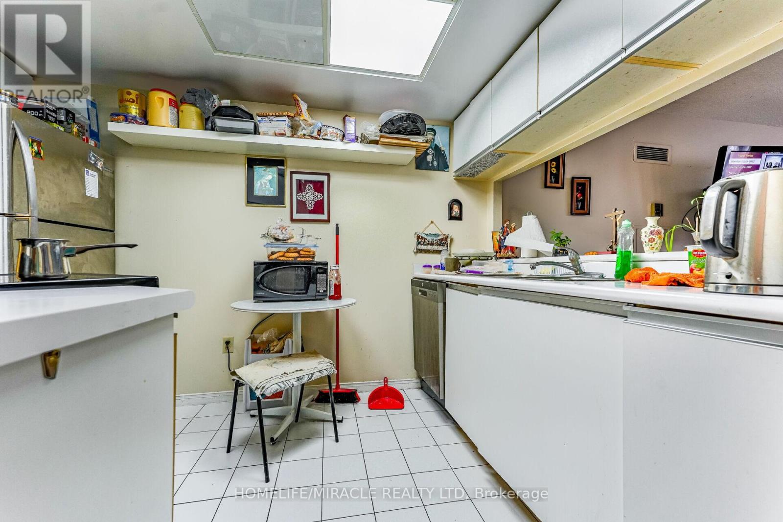 318 - 250 Webb Drive, Mississauga, Ontario  L5B 3Z4 - Photo 17 - W12657466