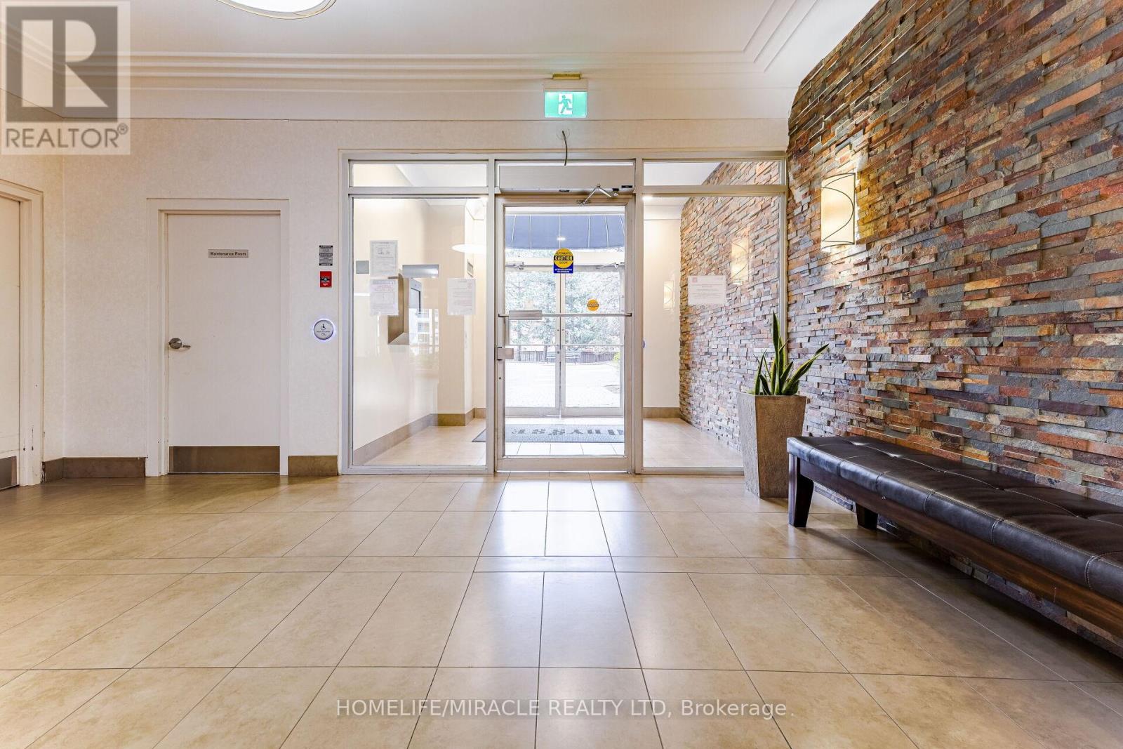 318 - 250 Webb Drive, Mississauga, Ontario  L5B 3Z4 - Photo 29 - W12657466