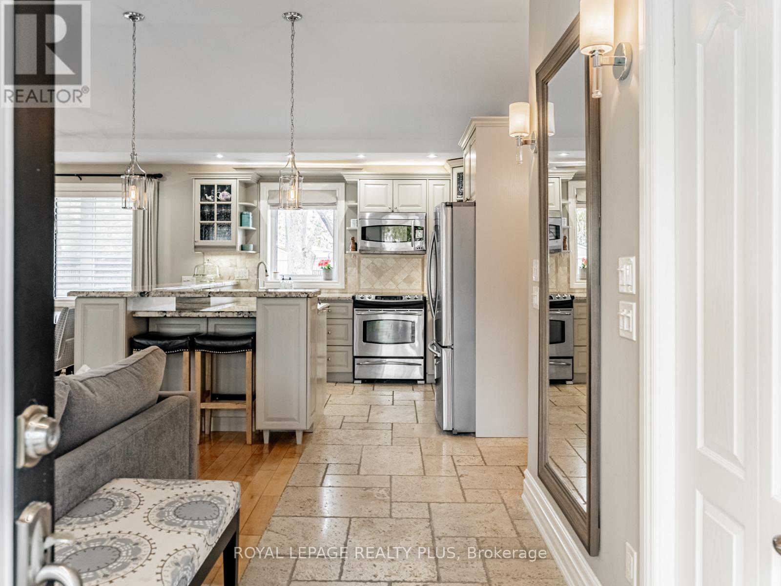 1885 Hindhead Road, Mississauga, Ontario  L5J 1N4 - Photo 5 - W12657478