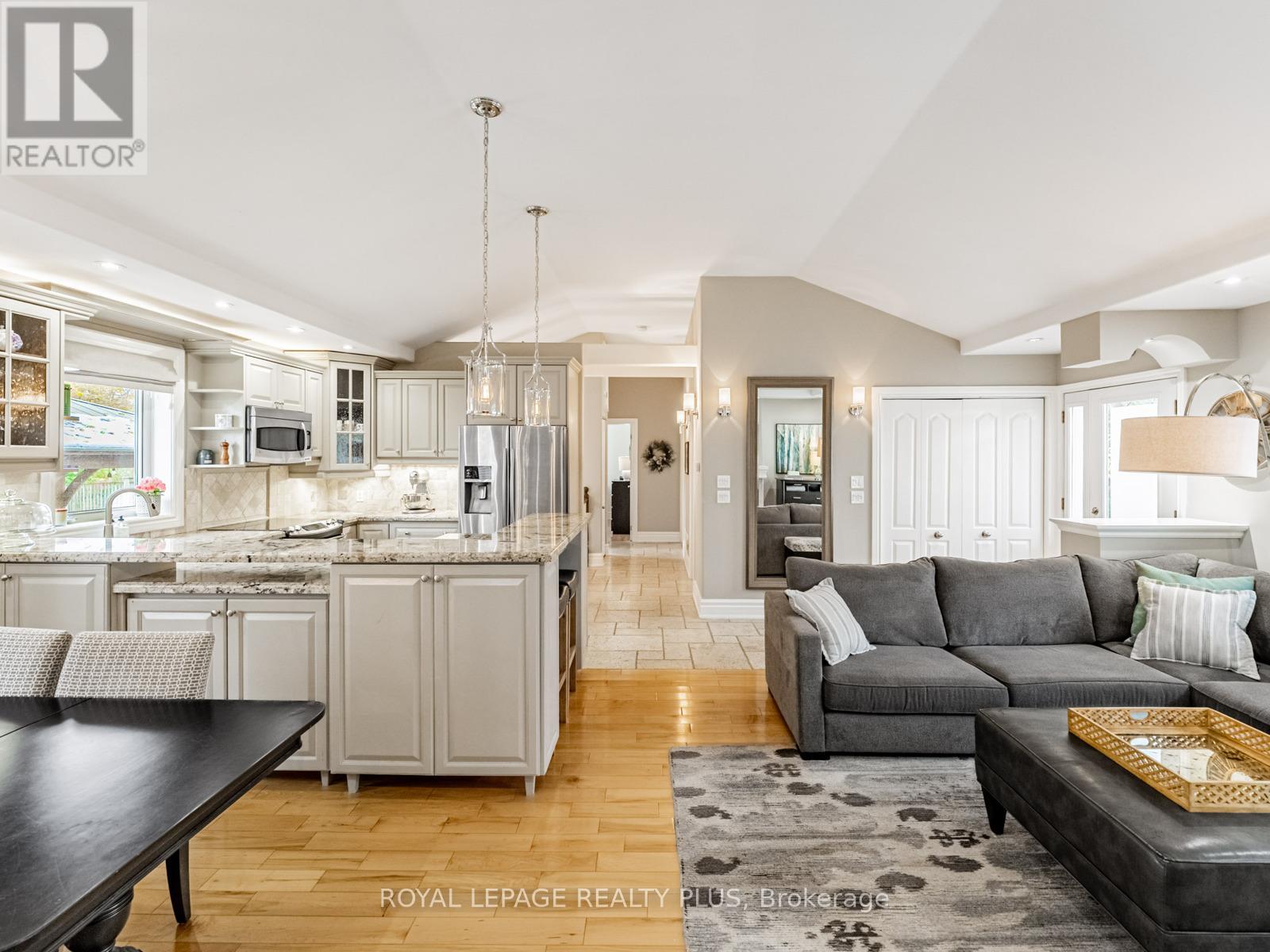 1885 Hindhead Road, Mississauga, Ontario  L5J 1N4 - Photo 8 - W12657478