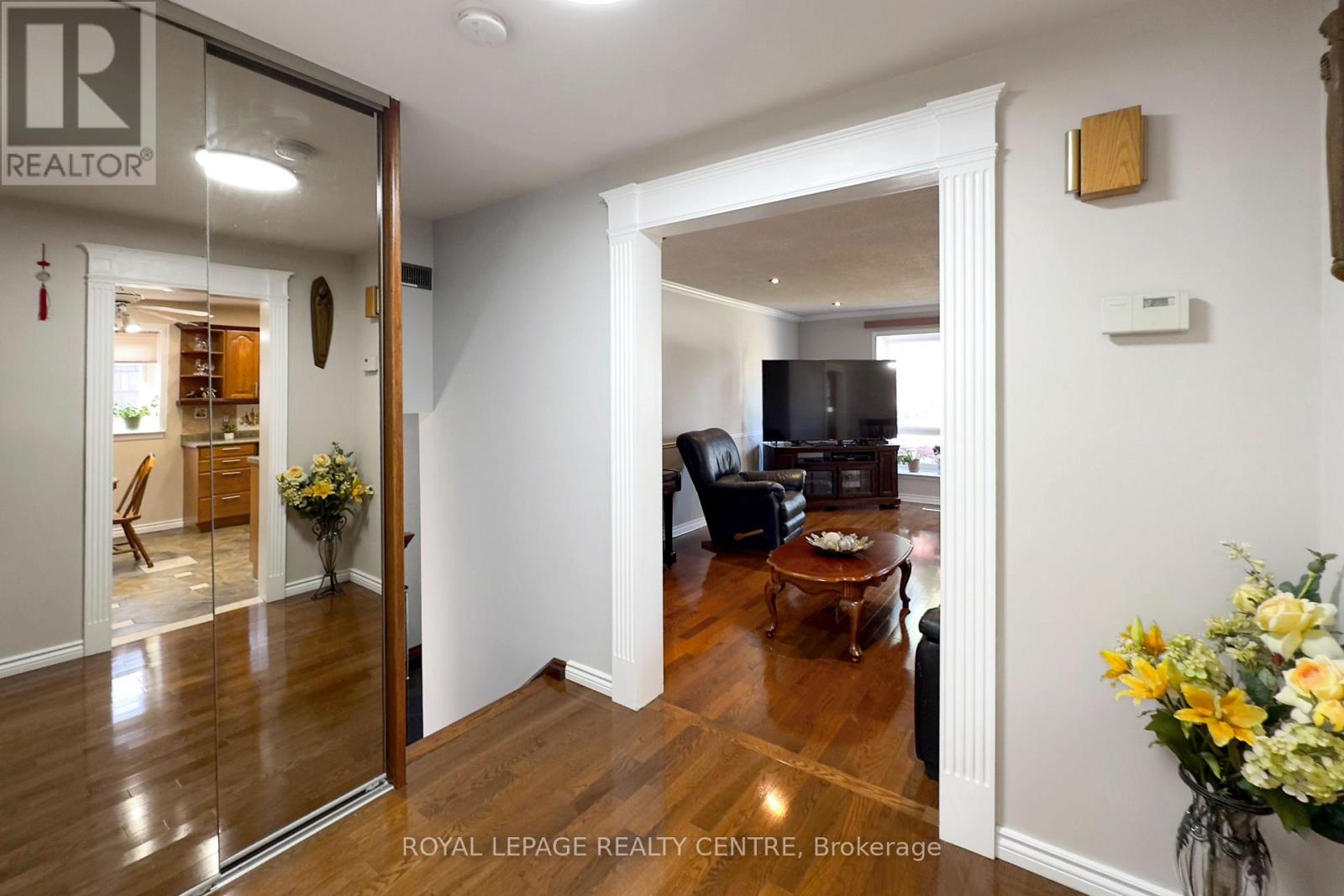 254 Louis Drive, Mississauga, Ontario  L5B 1Y9 - Photo 17 - W12657502