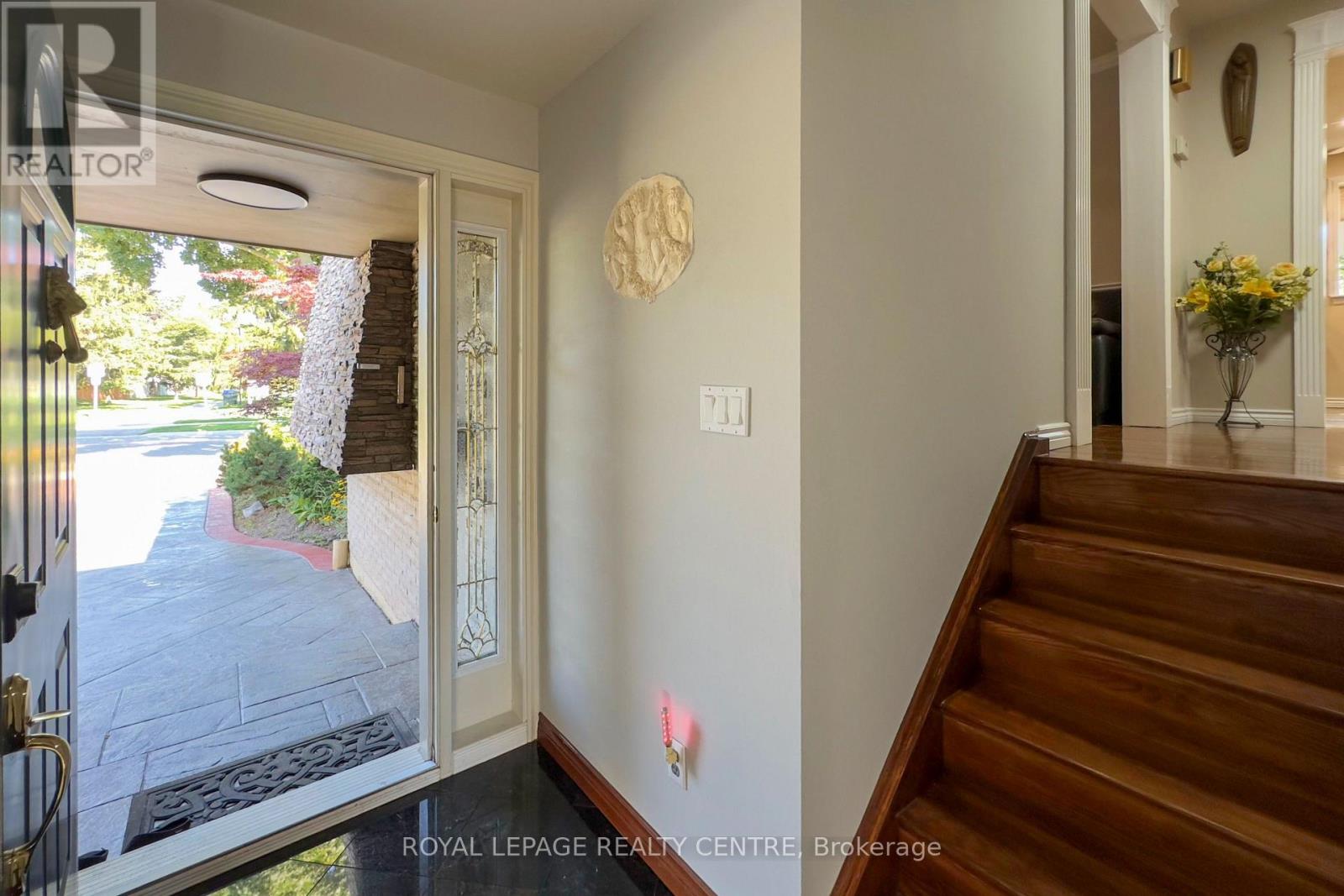 254 Louis Drive, Mississauga, Ontario  L5B 1Y9 - Photo 21 - W12657502