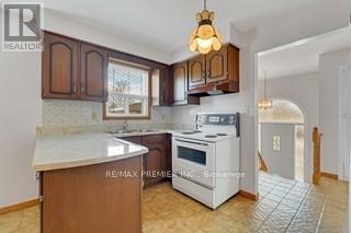 148 Yatescastle Drive, Toronto, Ontario  M3L 2L9 - Photo 15 - W12657520