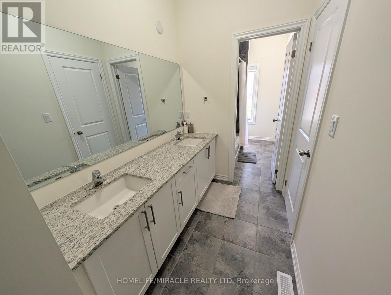 68 Arnold Circle, Brampton, Ontario  L7A 0B8 - Photo 10 - W12657532