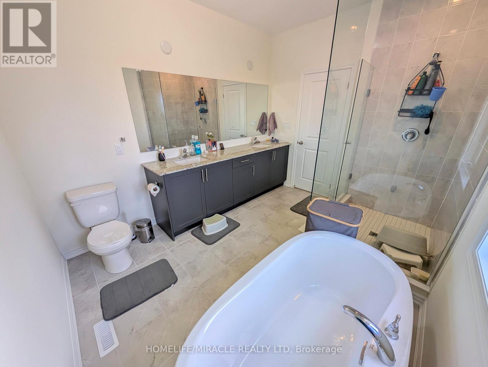 68 Arnold Circle, Brampton, Ontario  L7A 0B8 - Photo 18 - W12657532