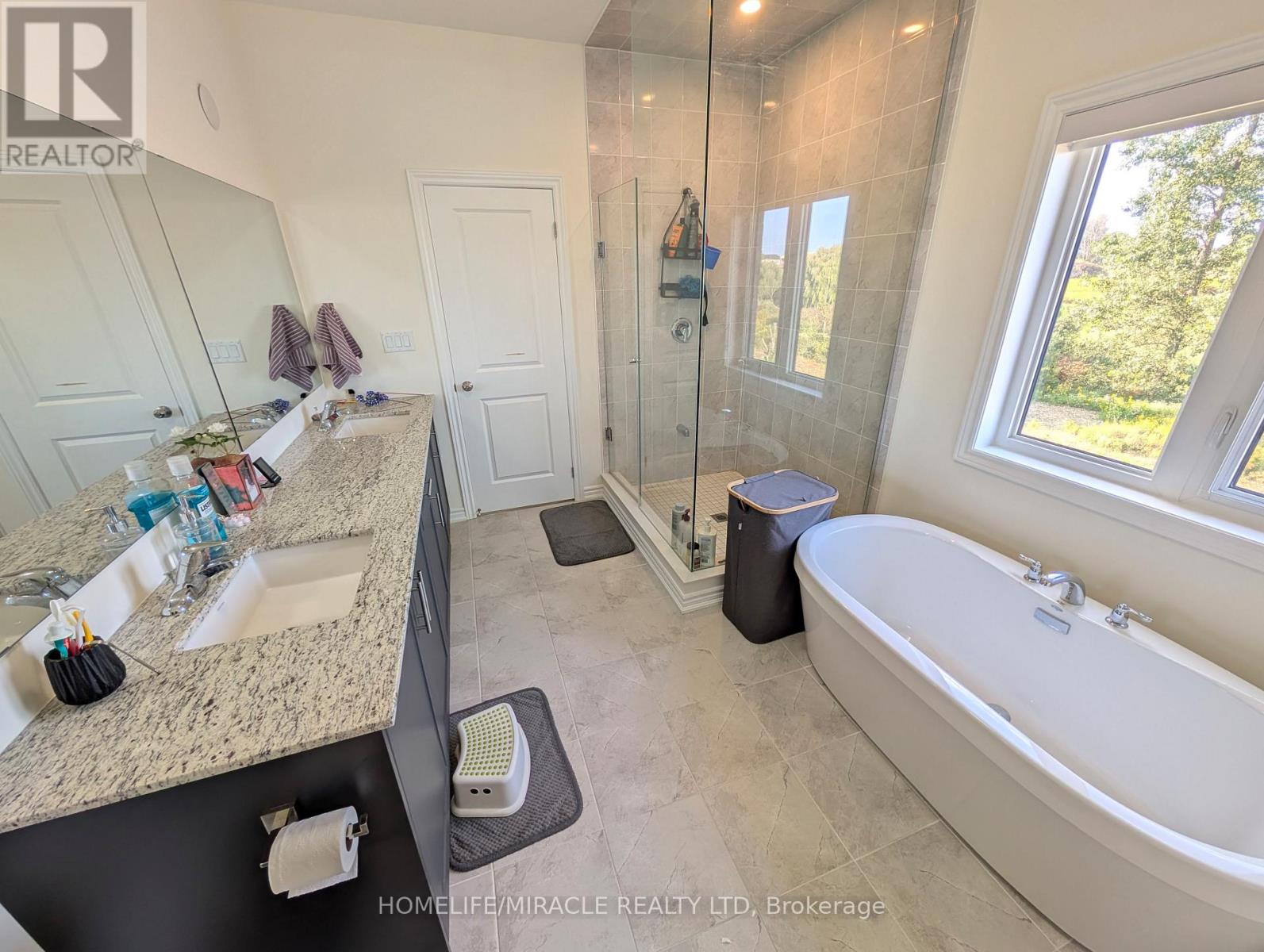 68 Arnold Circle, Brampton, Ontario  L7A 0B8 - Photo 19 - W12657532