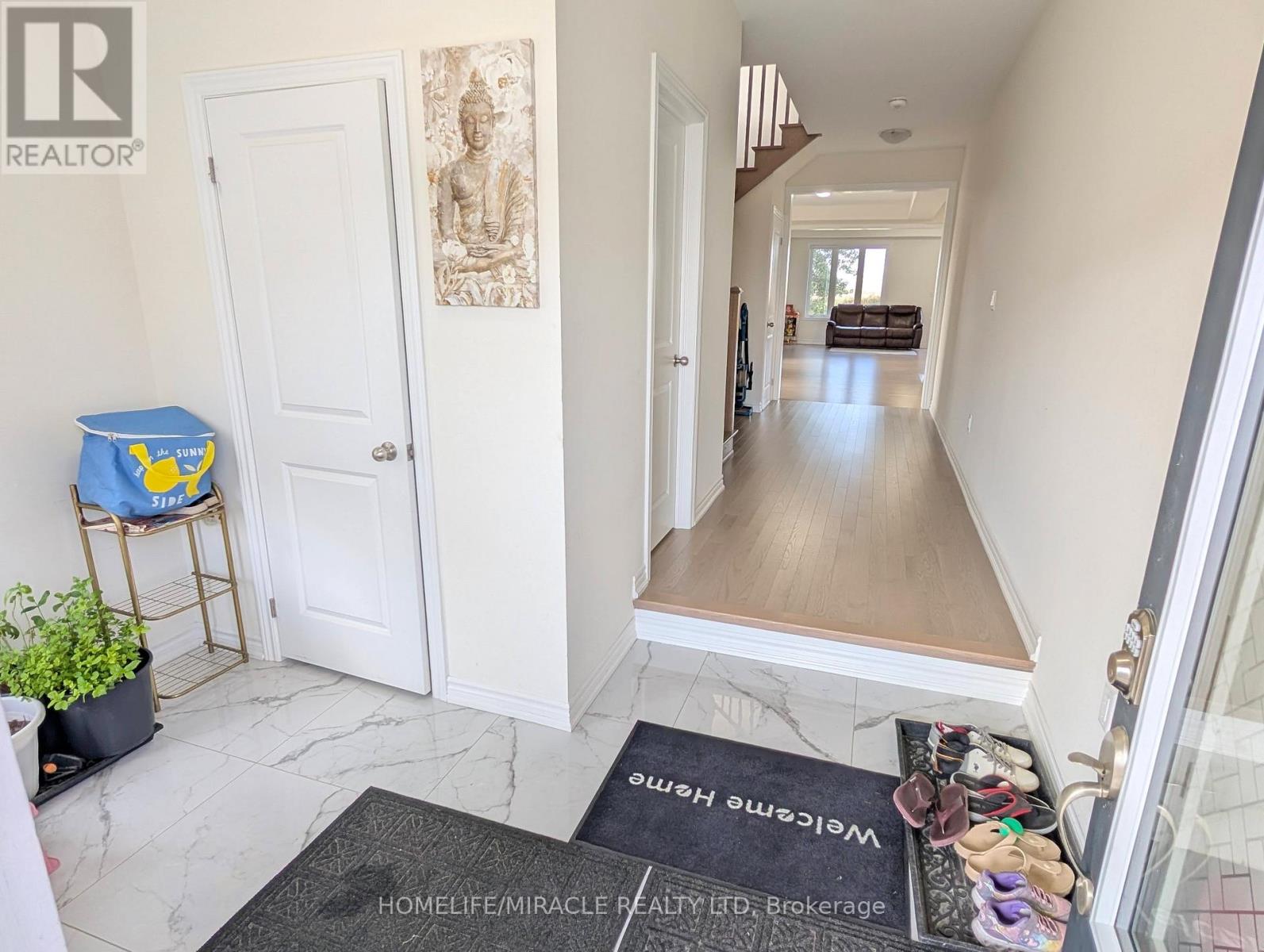 68 Arnold Circle, Brampton, Ontario  L7A 0B8 - Photo 2 - W12657532