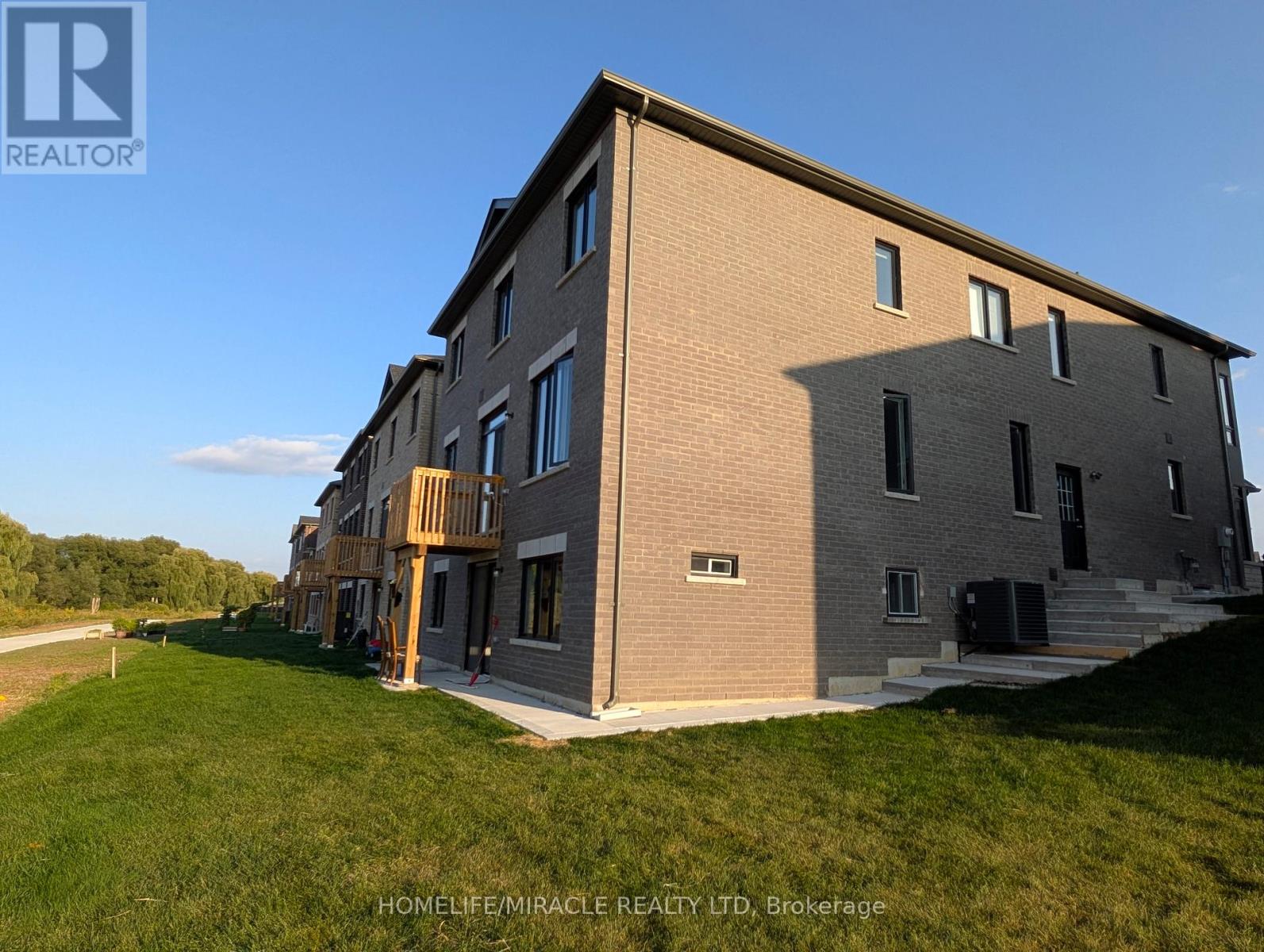 68 Arnold Circle, Brampton, Ontario  L7A 0B8 - Photo 24 - W12657532