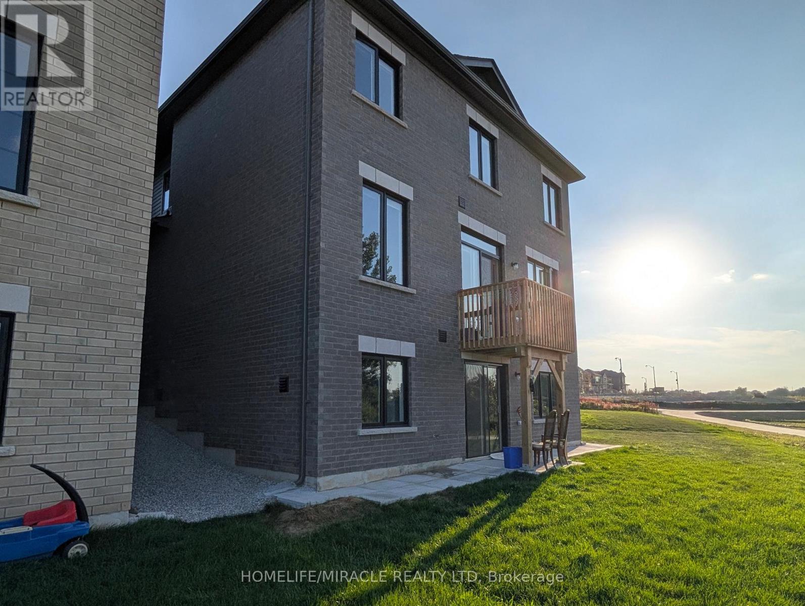 68 Arnold Circle, Brampton, Ontario  L7A 0B8 - Photo 25 - W12657532