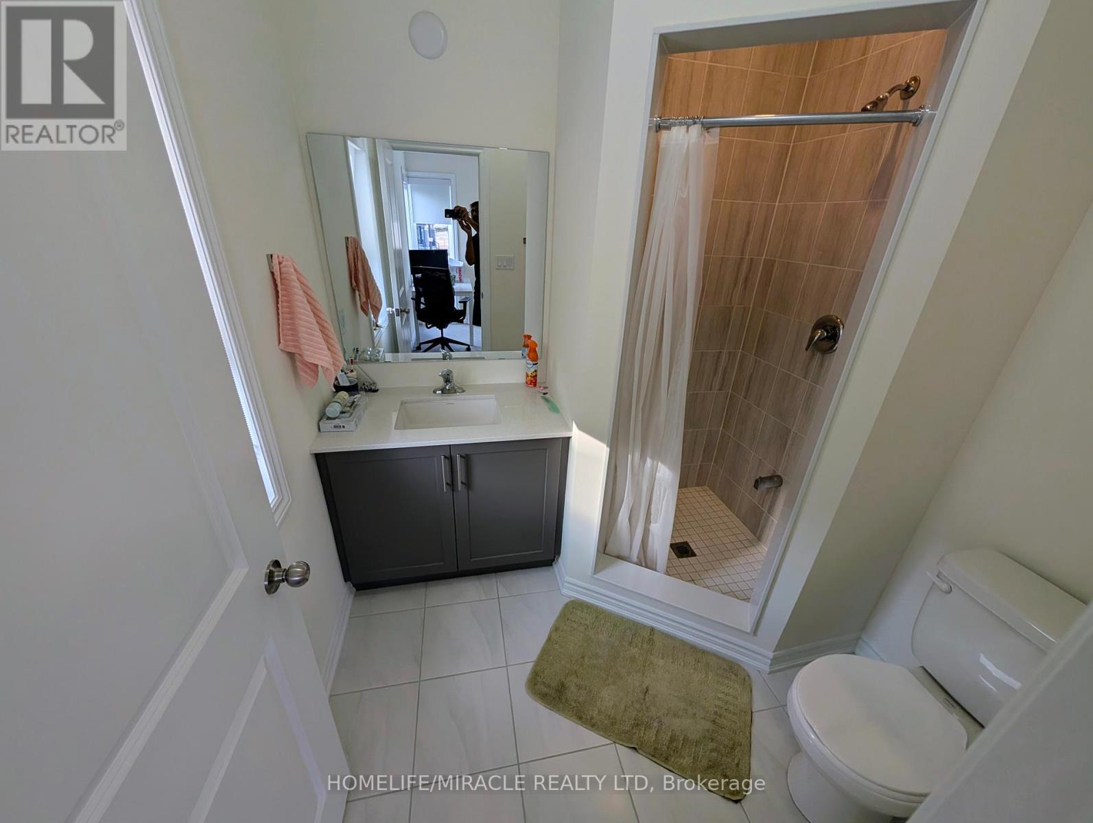 68 Arnold Circle, Brampton, Ontario  L7A 0B8 - Photo 5 - W12657532