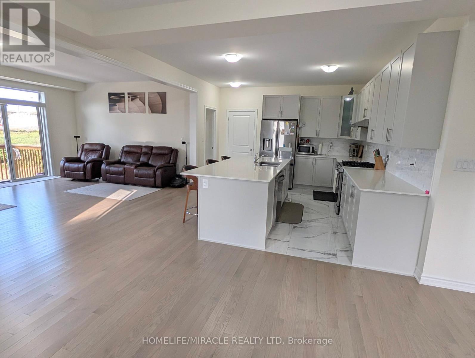 68 Arnold Circle, Brampton, Ontario  L7A 0B8 - Photo 6 - W12657532