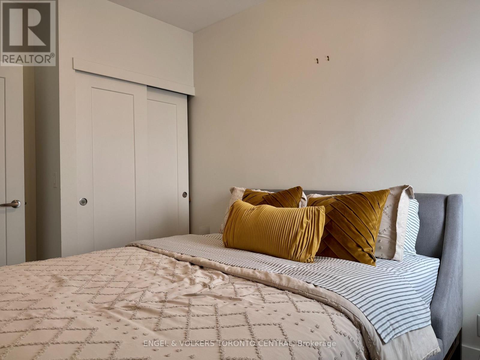 4 - 1555 Bloor Street W, Toronto, Ontario M6P 1A5 - Photo 11 - W12657558