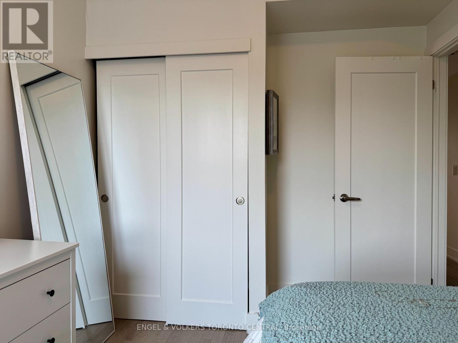 4 - 1555 Bloor Street W, Toronto, Ontario M6P 1A5 - Photo 8 - W12657558