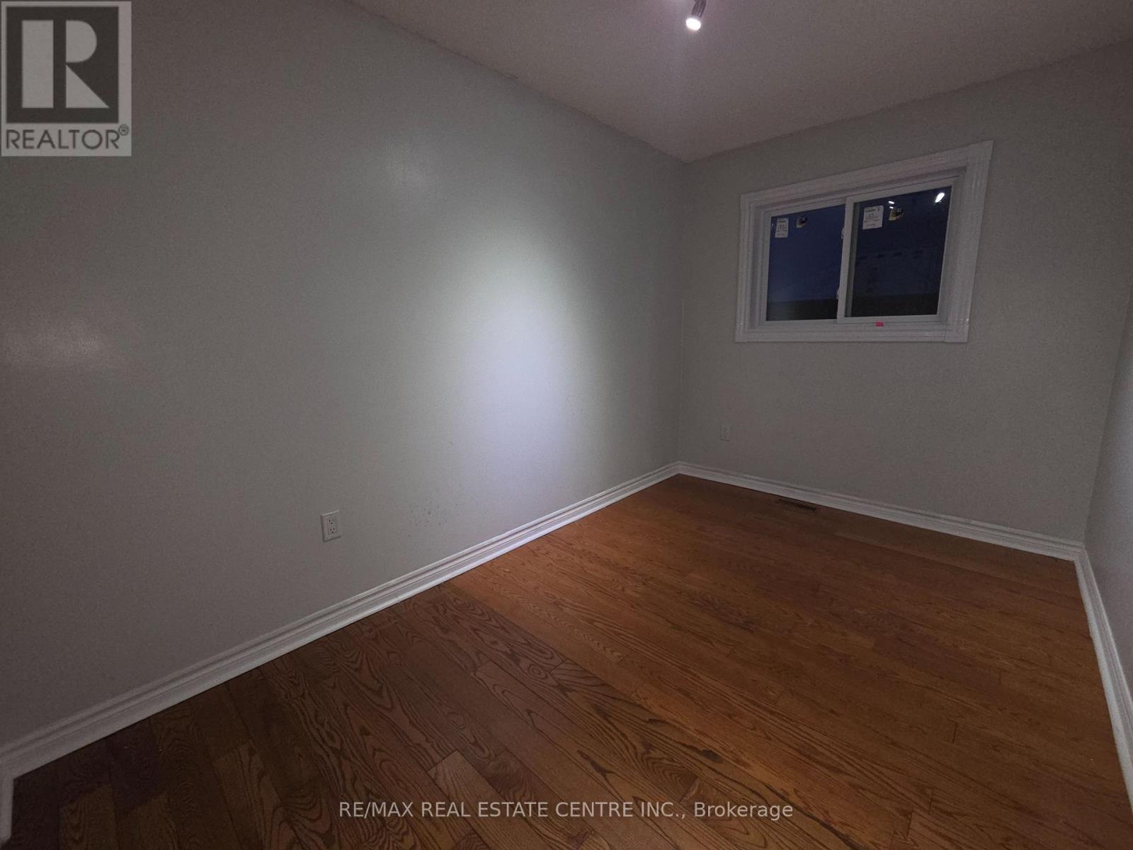 Upper - 3935 Stoneham Way, Mississauga, Ontario  L5N 6Y6 - Photo 6 - W12653916