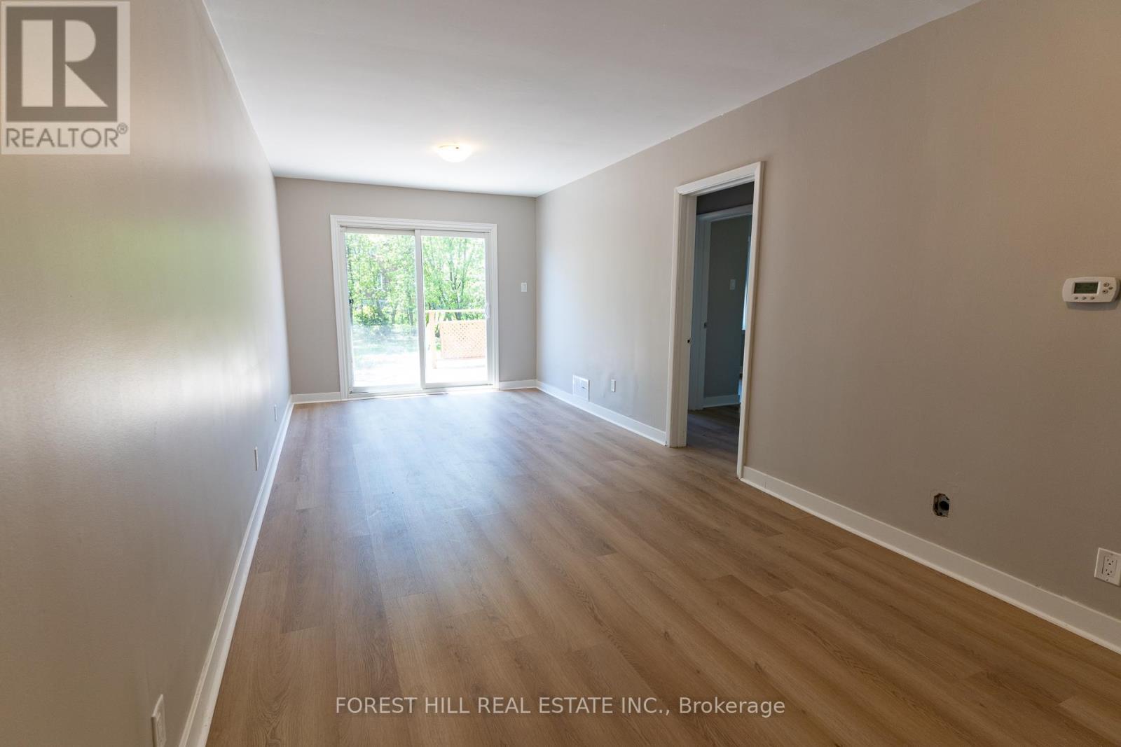 Main Flr - 28 Paula Boulevard, Toronto, Ontario  M8W 4B6 - Photo 4 - W12657354