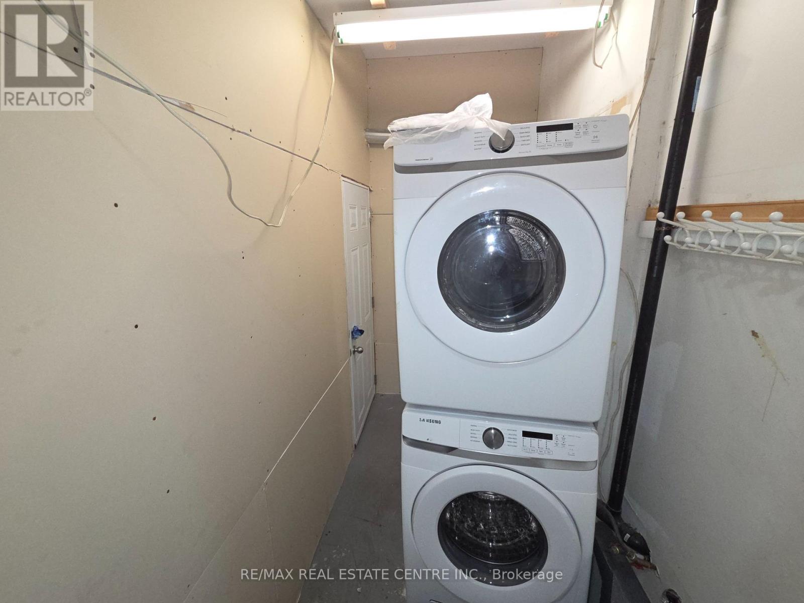 Upper - 3935 Stoneham Way, Mississauga, Ontario  L5N 6Y6 - Photo 7 - W12653916