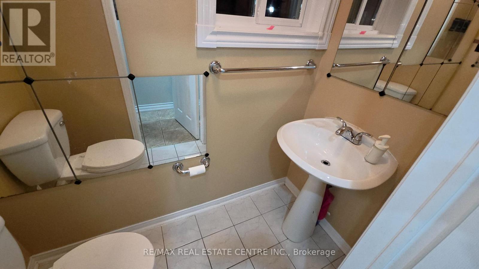 Upper - 3935 Stoneham Way, Mississauga, Ontario  L5N 6Y6 - Photo 15 - W12653916