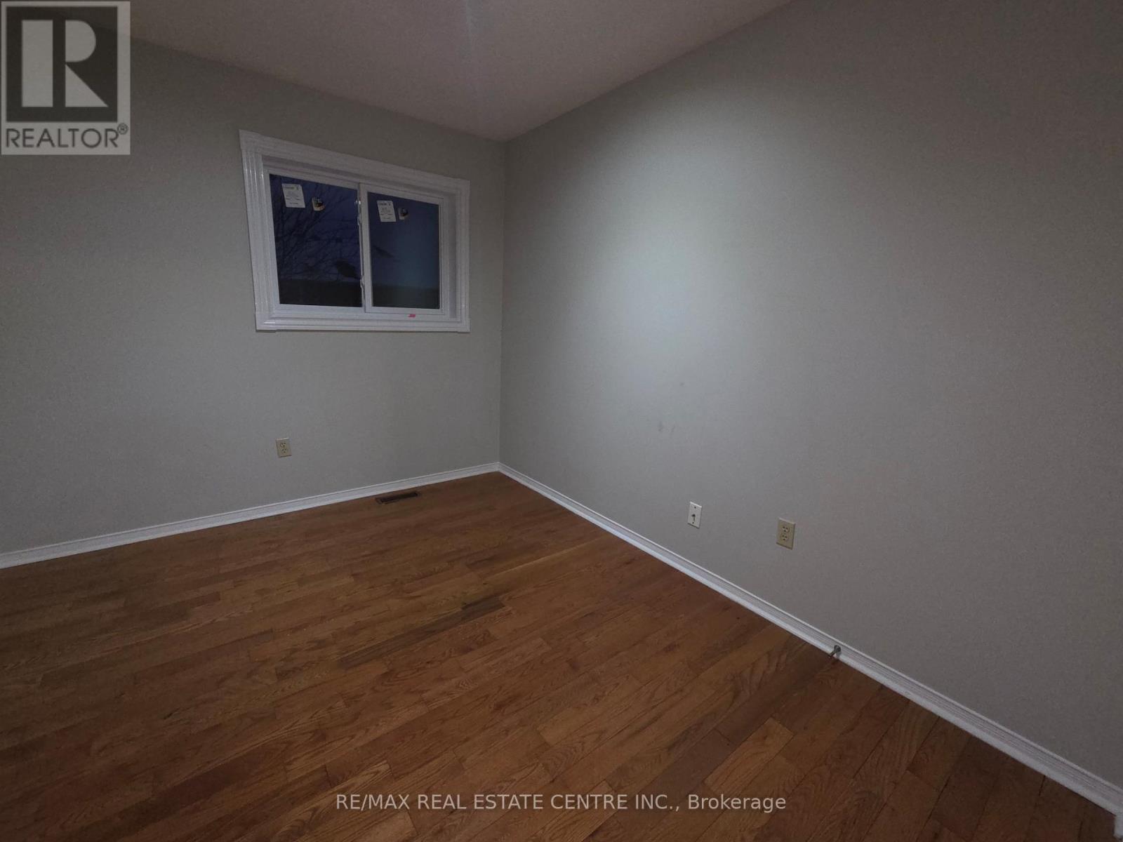 Upper - 3935 Stoneham Way, Mississauga, Ontario  L5N 6Y6 - Photo 5 - W12653916